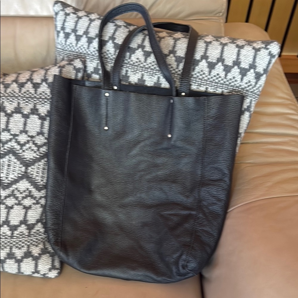 Roots Black Unlined Leather Tote Bag